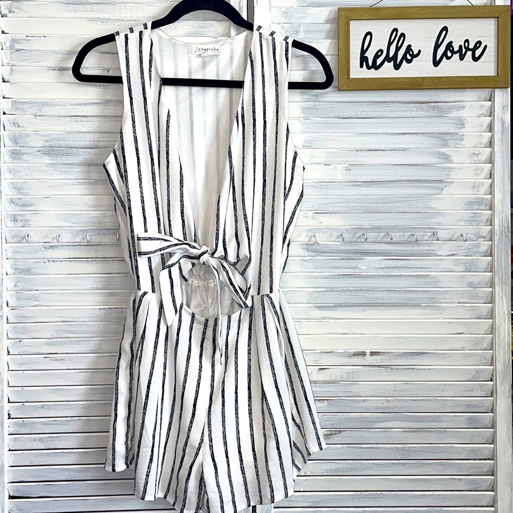 Loveriche keyhole bow tie stripped romper